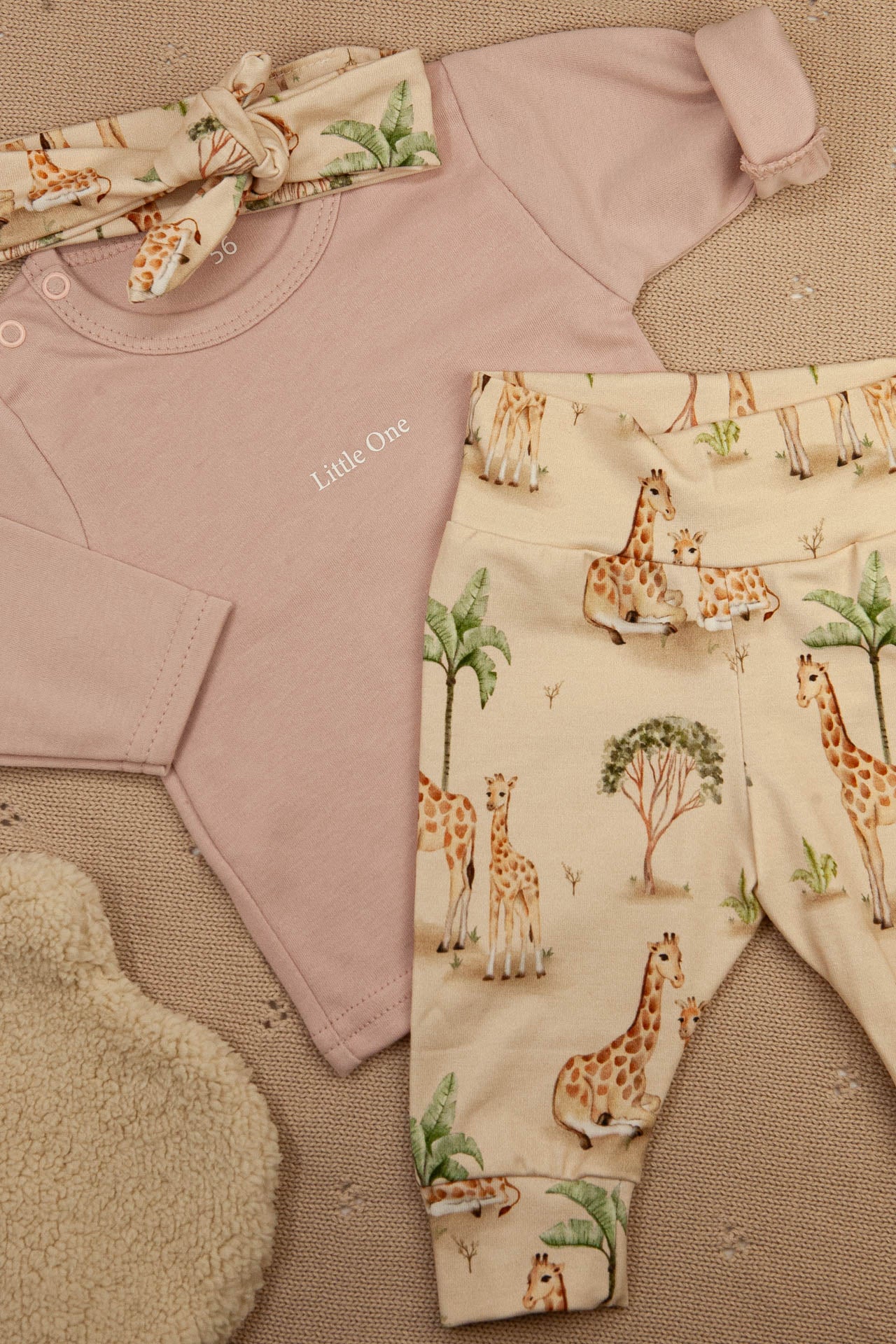 Offer set little one giraffe