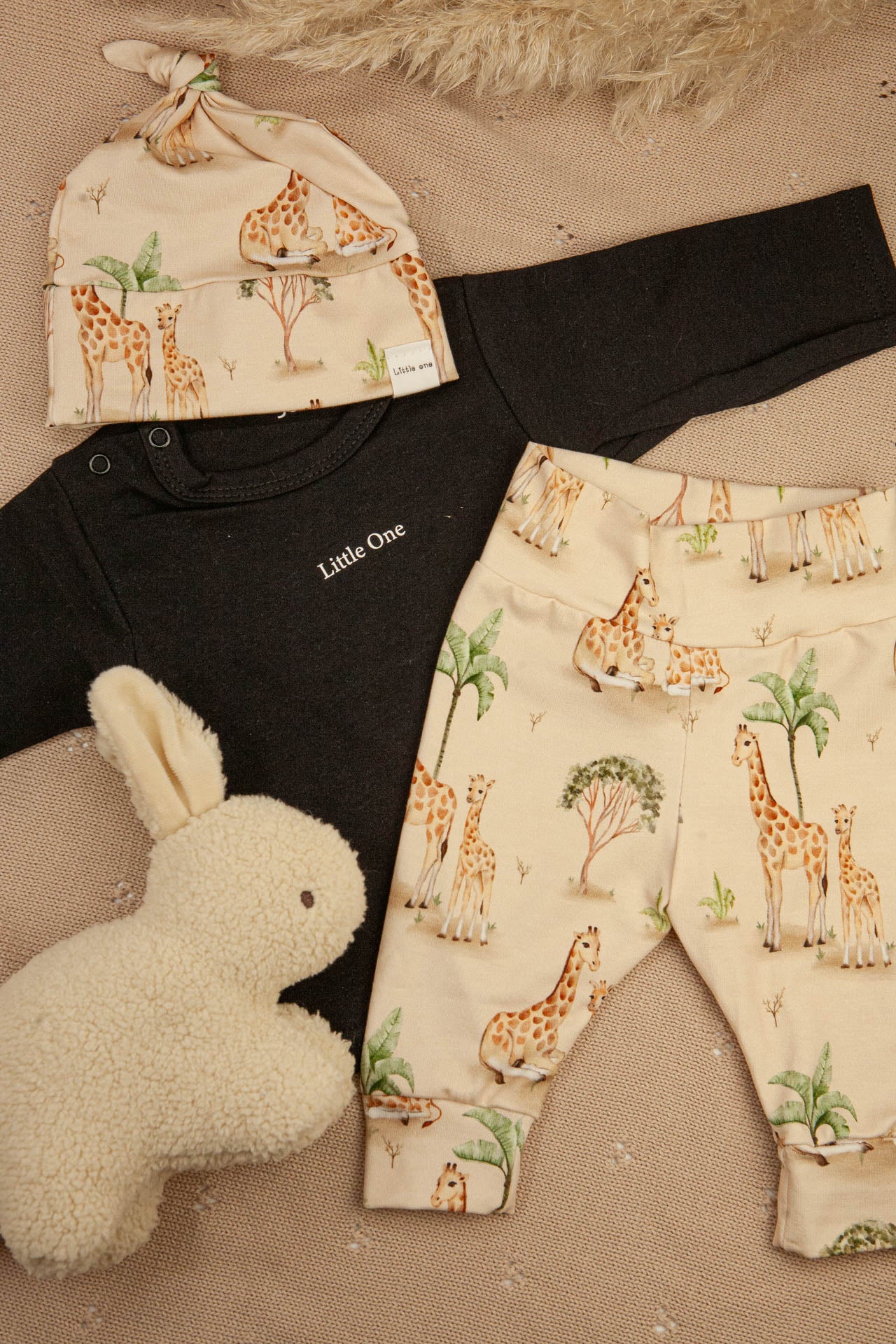 Offer set little one giraffe