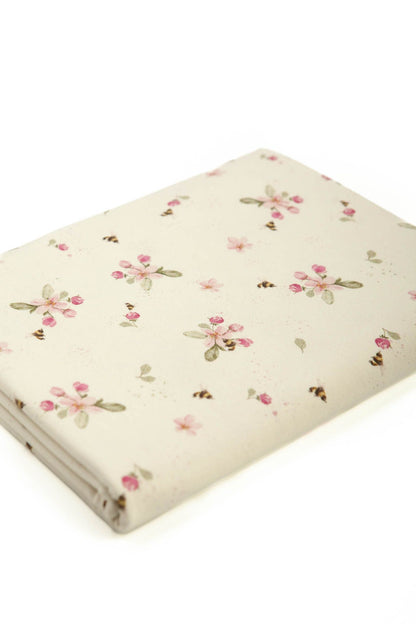 Kleine rosa Blumen aus Stoff