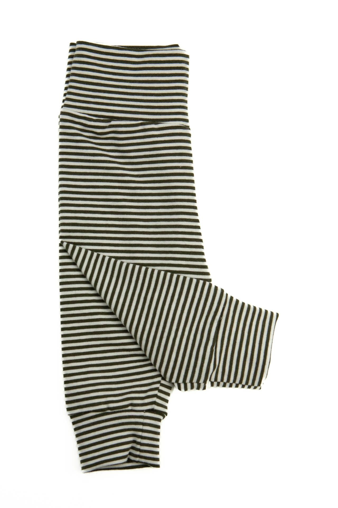 Schwarze Streifenhose