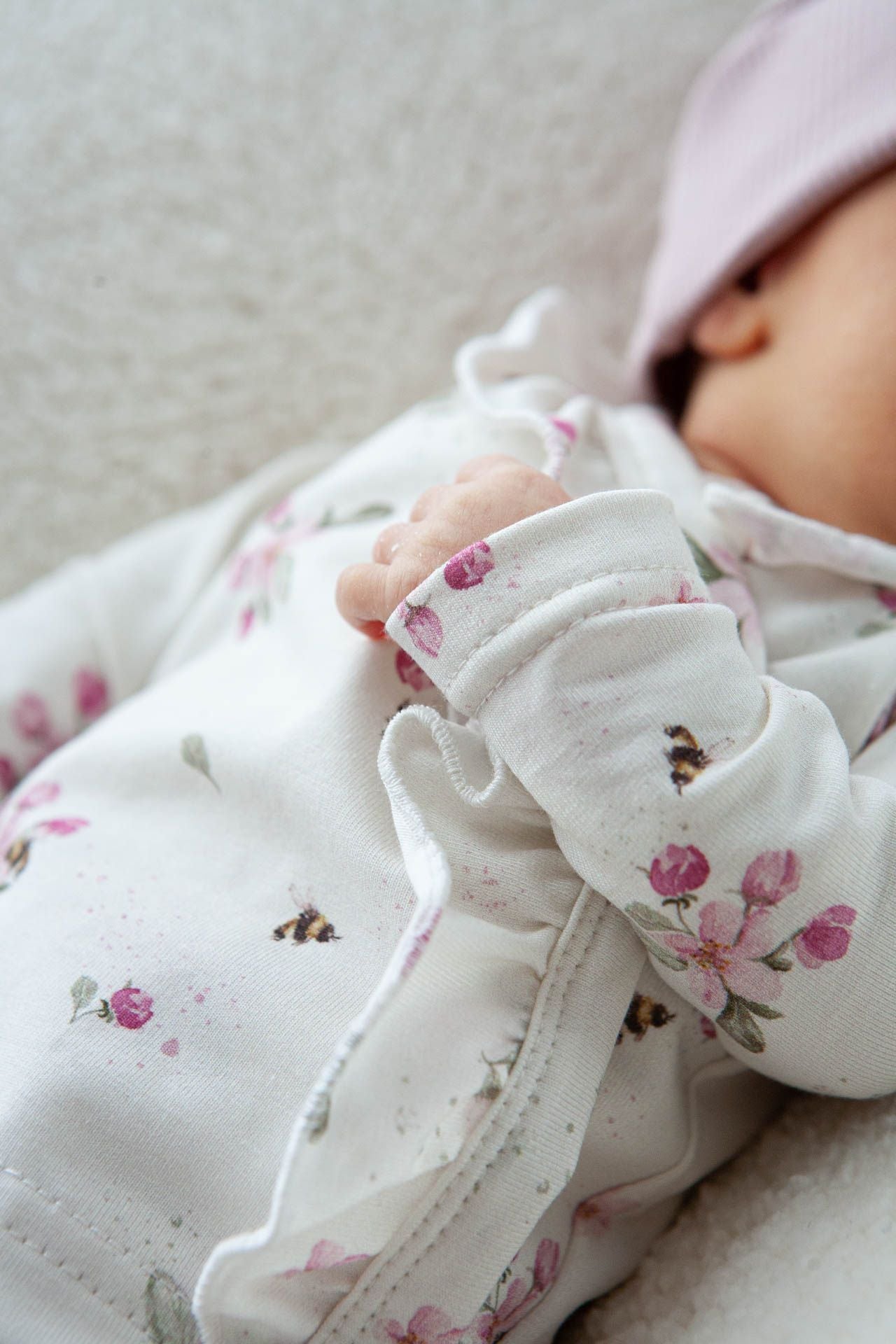Wickelshirt Rüschen Little One Blumen rosa