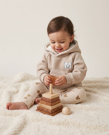 Baseball-Kapuzenpullover mit Teddy-Buchstaben personalisiert.