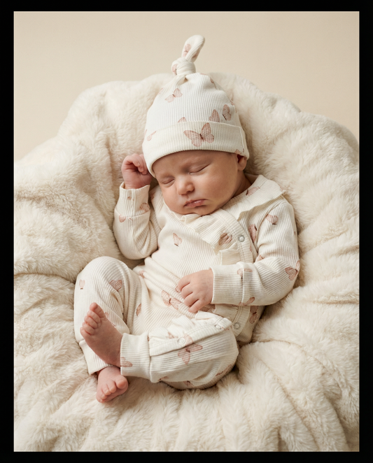 Baby hat with ribbed butterflies